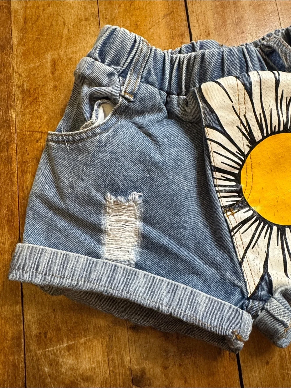 Denim Shorts size 3 to 4 years 100cm Daisy Shorts distressed 90s Y2K